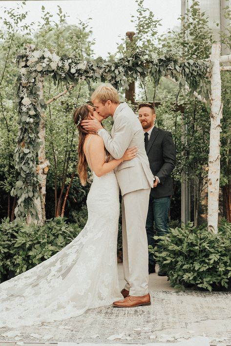 How To Kiss At Wedding, Alter Kiss Wedding, Wedding Kiss Pose At Alter, Wedding First Kiss Pose, First Kiss Pose Wedding, Wedding Kiss Pictures, First Kiss Wedding Pictures, Arbor For Wedding, Birch Arbor