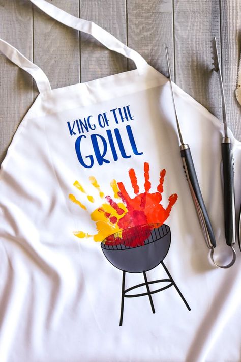 Bbq Diy, Handmade Father's Day Gifts, Fathers Day Gifts Ideas, Diy Apron, Diy Gifts For Dad, Bbq Gifts, Grill Apron, Diy Father's Day Gifts, Bbq Apron