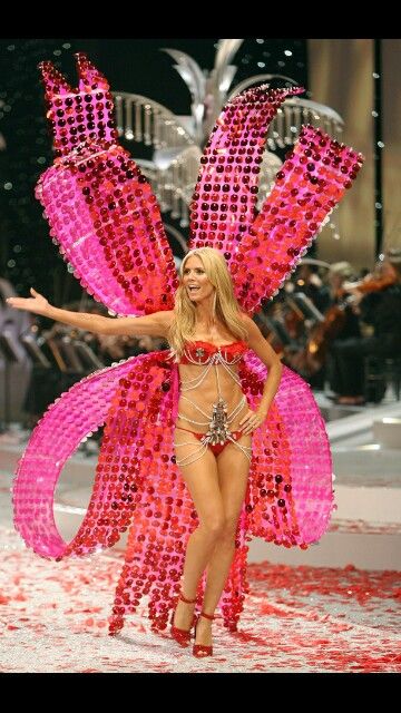 ♡ Heidi Klum Fashion, Heidi Klum Victoria Secret, Heidi Klum Style, Caroline Winberg, Victorias Secret Fashion, Julia Stegner, 2008 Fashion, Angela Lindvall, Victoria Secret Runway