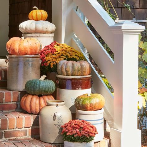 Flat pumpkins displayed in vintage crocks Spooky Outdoor Halloween Decor, Vintage Crocks, Fall Crafts For Adults, Brick Steps, Halloween Diy Outdoor, Vintage Crock, Easy Diy Halloween Decorations, Pumpkin Display, Diy Xmas Gifts