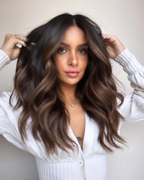 Subtle Chocolate Money Piece for Brown Hair and Eyes Dark Brown Hair Color Ideas, Brown Hair Color Ideas, Brown Hair Inspo, Brunette Hair With Highlights, Money Piece, Brown Hair Color, Brown Hair Balayage, Dark Brown Hair Color, Hair Color And Cut