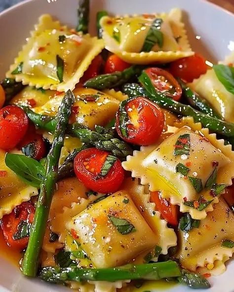 Ravioli with Tomatoes, Asparagus, Garlic, and Herbs Recipe - optimal recipes Ravioli With Tomatoes And Asparagus, Ravioli With Asparagus, Recipes Ravioli, Asparagus Garlic, Tomato Dishes, Ravioli Recipe, Cheese Ravioli, Herb Recipes, Asparagus Recipe