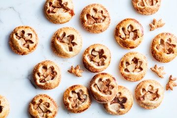 Brown Cookies, Apple Pie Cookie Recipe, Portable Dessert, Rosh Hashanah Recipes, Apple Pie Cookies, Apple Hand Pies, Pie Cookies, Apple Filling, Cookie Pie