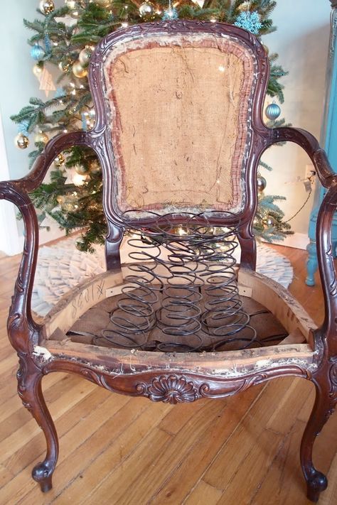 Diy Furniture Upholstery, Reupholster Chair Dining, Furniture Reupholstery, Chair Repair, Upholstery Repair, Upholstery Armchair, Reupholster Chair, Reupholster Furniture, Upholstery Diy