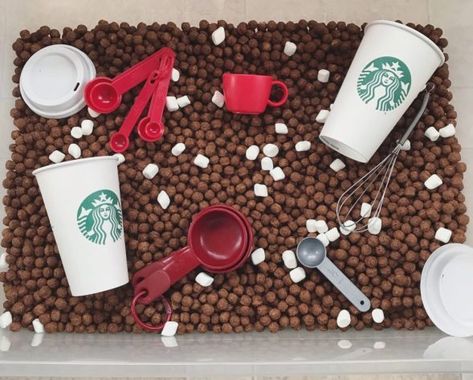 Sensory Bin Beans, Hot Cocoa Sensory Table, Hot Coco Sensory Table, Diy Christmas Sensory Bin, Christmas Theme Sensory Bin, Starbucks Sensory Bin, Sensory Bin Theme Ideas, Winter Theme Sensory Bin, Large Sensory Bin Ideas