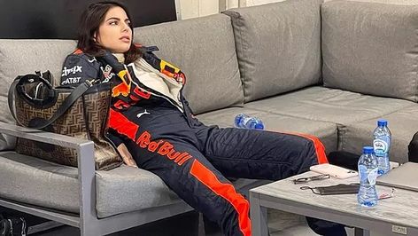 Female Racer Aesthetic, Female Race Car Driver, Female Racers, Life In France, Women Drivers, Race Outfit, Red Bull F1, Brazilian Model, Mick Schumacher