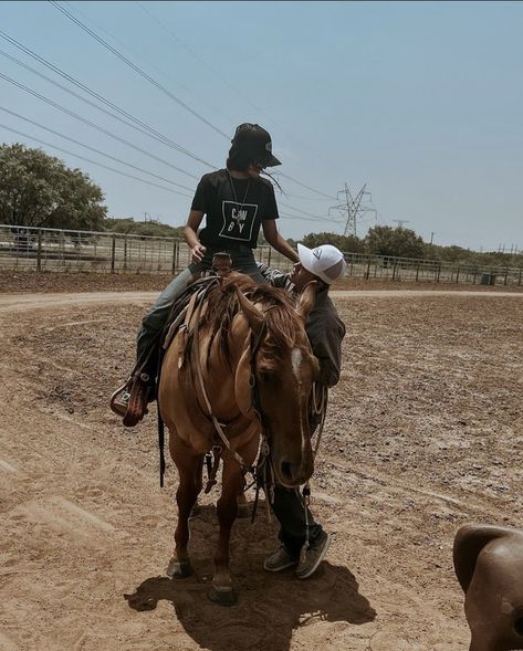 Horse Show Boyfriend, Rodeo Girlfriend, Rodeo Couples, Country Boyfriend, Fun Selfies, Cowboy Couple, Country Relationship Goals, Country Relationships, Country Romance