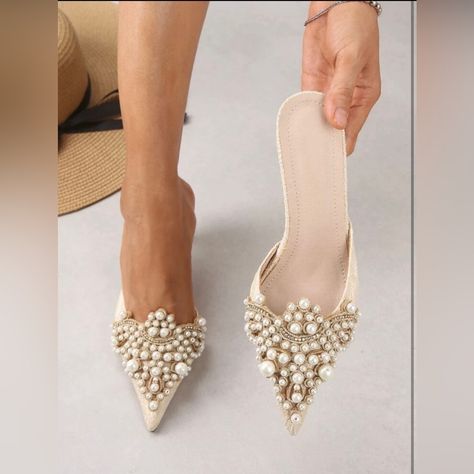 Elegant Dressing, Mules Women, Fancy Stuff, Awesome Shoes, Style 2023, Pearl Decor, Heel Mules, Summer Flats, Glass Slipper