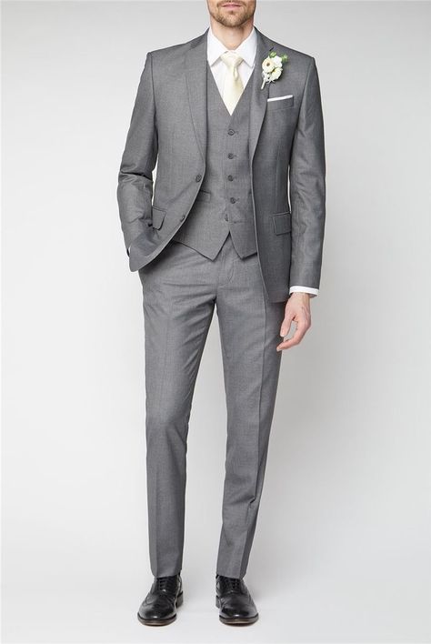 Mens Wedding Attire Grey, Grey Tuxedo Wedding, Wedding Suits Men Grey, Grey Colour Scheme, Mens Suit Trousers, Costume Gris, Grey Suit Wedding, Groomsmen Grey, Grey Tuxedo