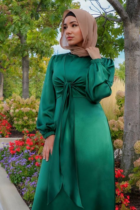 Muslin Outfit, Muslim Long Dress, Dresses Hijab, Turkish Dress, Mode Turban, Gaun Fashion, Tie Maxi Dress, Satin Dress Long, Dress Mint