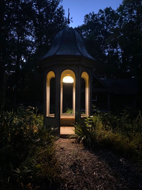 Secret garden twilight dusk aesthetic pavilion pagoda pond island bridge lamp mysterious mystery dark night glow Secret Garden Aesthetic Dark, Friar Lawrence, Dusk Aesthetic, Garden Pagoda, Bridge Lamp, Garden Night, Garden At Night, Palace Garden, Night Aesthetic