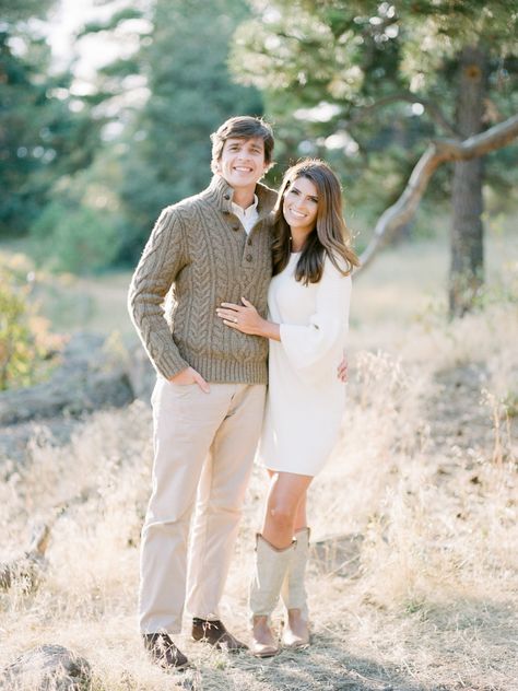 The cutest neutral outfits for this Outdoor Mountain Engagement Session by Rachel Havel Engagement Photos Sweater, Sweater Engagement Photos, Date Night Couple Outfit, Date Night Couple, Oversized Outfits, Wedding Sweater, Fall Date Night, Engagement Picture Outfits, Dress Photography