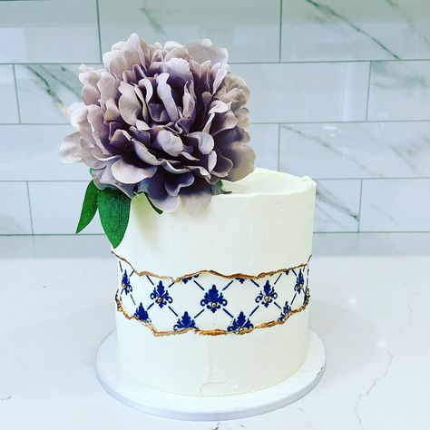 Fault Line Cake Tutorial, Faultline Cake, Damask Cake, Fault Line Cake, Royal Cakes, Damask Stencil, Instagram Cake, Cake Trends, Instagram Trends