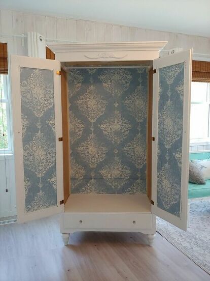 If you happen to find a boring armoire and want to update it check out this upcycle idea with an antique twist. This idea is inspirational for kids or master bedroom, by painting furniture you can decorate on a budget. #diy #armoire #makeover Wardrobe Recycle Ideas, Old Wardrobe Makeover Before After, Antique Cupboard Makeover, Upcycle Wardrobe Ideas, Wardrobe Upcycle Ideas, Antique Armoire Makeover, Wardrobe Makeover Diy, Antique Wardrobe Makeover, Cupboard Painting Ideas Diy