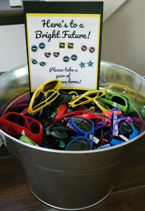 Here's to a Bright Future...take a pair of sunglasses home! Fun Graduation party idea! Middle School Graduation Party, Preschool Graduation Theme, Vpk Graduation, Kindergarden Graduation, Preschool Graduation Party, Elementary School Graduation, Elementary Graduation, Kindergarten Graduation Party, Kindergarten Party