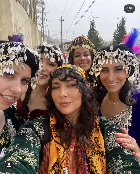 Traditional Assyrian Clothing, South East Asian Culture, Iraqi Traditional Clothing, Iraq Traditional Clothing, Iraq Clothing, Assyrian Women, Assyrian Clothing, Iraqi Clothing, Iraqi Makeup