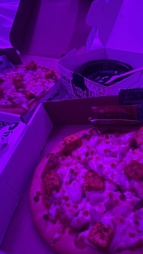 #food #pizza Late Night Pizza Snap, Pizza Snap, Fake Pics, Food Snap, Food Pizza, Snap Food, Fake Food, Fantasy Aesthetic, Food Obsession