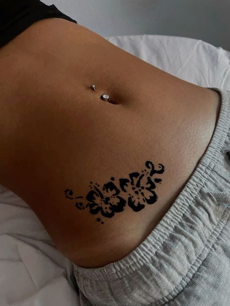 Navel Tattoo, Hanna Tattoos, Feet Tattoos For Women, Fake Henna Tattoo, Belly Button Tattoos, Belly Button Tattoo, Small Henna Tattoos, Belly Henna, Small Henna Designs