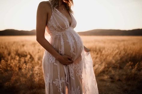 Check out the best maternity photoshoot ideas that we've received from our amazingly talented photographers in our community. Maternity Photoshoot Ideas, Maternity Photography Poses Outdoors, Maternity Photo Outfits, Maternity Photography Outdoors, Maternity Photoshoot Outfits, Maternity Photography Couples, Boho Maternity, Maternity Photoshoot Poses, Maternity Inspiration