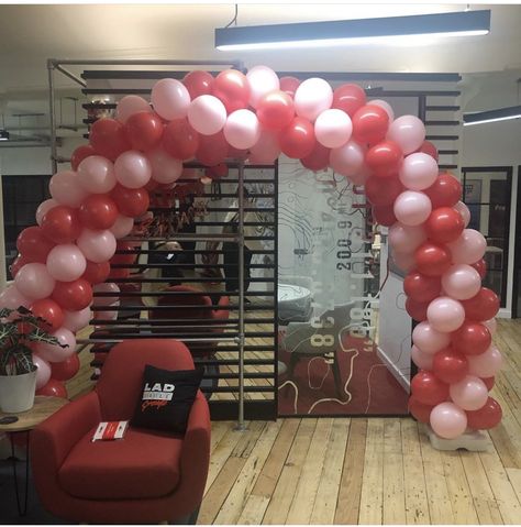 Red White And Pink Balloon Arch, Red Balloon Arch, Pink Balloon Arch, Comedy Nights, Red Balloon, Pink And Red, Balloon Arch, Gender Reveal, Sweet 16