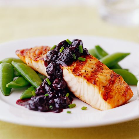 Grilled Salmon with Blueberry Sauce Marinade Salmon, Salmon Sauce, Blueberry Sauce Recipe, Nordic Diet, Blueberry Sauce, Pescatarian Recipes, Avocado Salsa, Blueberry Recipes, Grilled Salmon