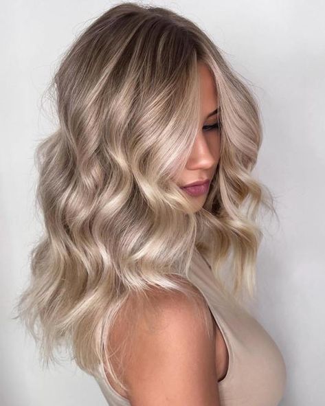 Mid-Length Hair with Pearl Blonde Root Fade Light Ash Blonde Hair Color, Root Fade, Shades Of Blonde Hair Color, Shades Of Blonde Hair, Light Ash Blonde Hair, Soft Blonde Hair, Cool Blonde Hair Colour, Balayage Hair Ideas, Platinum Blonde Balayage