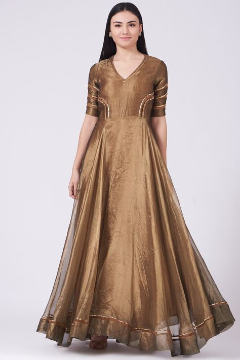 Featuring a golden brown gown in silk tissue base with embellishments.   FIT: Fitted at bust. COMPOSITION: Silk tissue. CARE: Dry clean only. Aakanksha Singh, Brown Gown, Golden Gown, Gown Indian, Embellished Gown, Indian Fashion Designers, Pernia Pop Up Shop, Golden Brown, Pop Up Shop