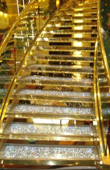 Glitter Stairs, Gold Building, Diy Staircase, Stairs Design Modern, Ultra Luxury, Mansions Luxury, Beautiful Interior Design, Luxury Homes Dream Houses, Interior Home