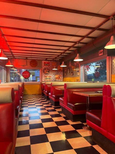 Creepy Diner Aesthetic, Diner Booth Aesthetic, Aesthetic Restraunt Background, 80s Diner Exterior, Family Diner Aesthetic, Retro Milkshake Aesthetic, Old School Diner Aesthetic, Old Diners Vintage, 50s Aesthetic Diner