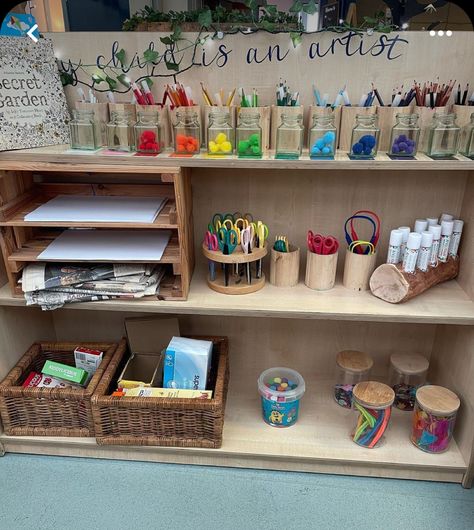 Tk Centers, Preschool Provocations, Nursery Room Ideas Childcare, Early Excellence, Nature Based Classroom, Easel Ideas, Nature Kindergarten, Preschool Classroom Setup, Junior Kindergarten