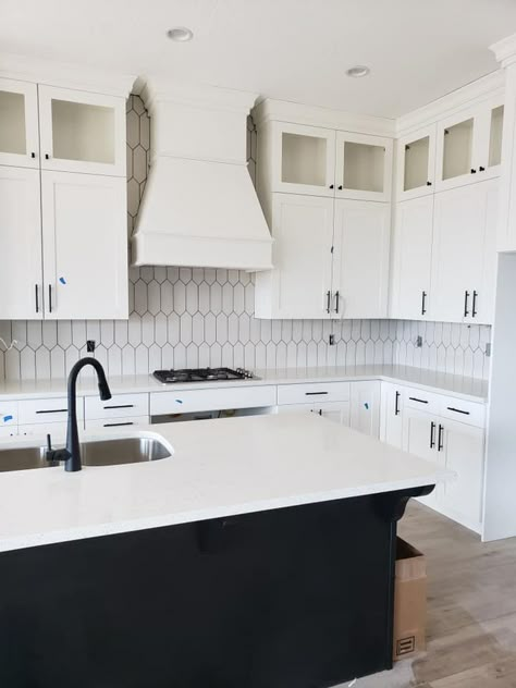 Pretty white picket backsplash! Great idea for a kitchen remodel Beveled Picket Tile Backsplash, Picket Backsplash Tile Kitchen, Matte Kitchen Backsplash Ideas, Pocket Backsplash, White Cupboards With Backsplash, Vertical White Picket Tile Backsplash, White Picket Tile Backsplash Black Grout, Picket Mosaic Tile Backsplash, Picket Tile Kitchen Backsplash