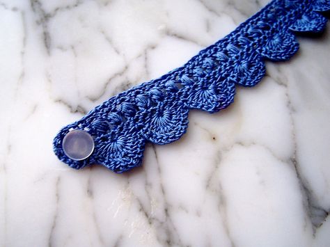 scalloped bracelet Crochet Anklet, Crocheted Bracelets, Bracelets Crochet, Feminine Bracelet, Crochet Bracelets, Crochet Bracelet Pattern, Crochet Jewlery, Stitch Bracelet, Knit Jewelry