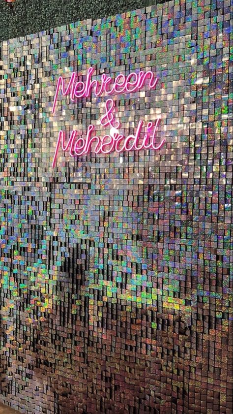 Disco Photo Booth, Photobooth Background, Photobooth Decor, Disco Background, Birthday Board, Shop Window Displays, Shop Ideas, Photo Op, Murcia