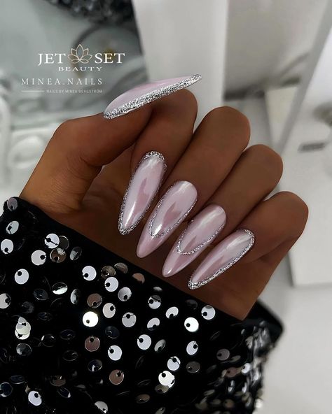 Nails By Minea Bergström | NYE READY 🪩🤍🪩🤍🪩 ————————————————————————— Products used: • Black Collection Twinkle • Fairy Builder Gel Princess • White Ice Chrome… | Instagram Ice Chrome Nails, Silver Chrome Nails Almond, White Chrome Winter Nails, Almond Nails Silver Chrome, Metallic Silver Almond Nails, Festive Nail Designs, Glitter French Manicure, French Manicure Designs, Pedicure Colors