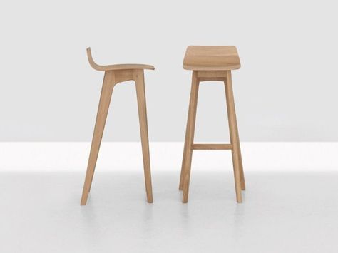 Taburete alto de madera MORPH BAR Colección MORPH by ZEITRAUM | diseño Formstelle Wooden Stool Designs, Perfect Bar, Bar Stool Seats, Hand Rail, Wooden Bar Stools, Design Bar, Designer Bar Stools, Lounge Chairs Living Room, Swivel Chair Living Room