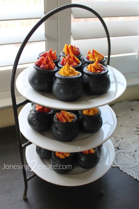 Cauldron Cakes Harry Potter Recipe, Harry Potter Christmas Desserts, Sorting Hat Cheese Ball, Cauldron Cakes Recipe, Caldron Cakes Harry Potter, Cauldron Cakes Harry Potter, Harry Potter Themed Coffee Shop, Caldron Cakes, Diy Harry Potter Cake