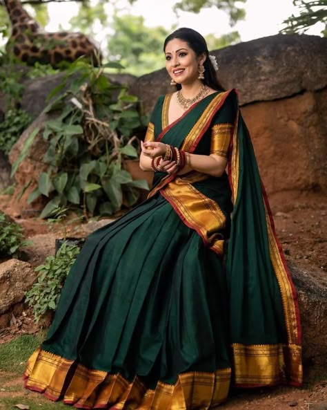 Lehnga Pics Ideas, South Indian Saree Lehenga, Lehenga Designs South Indian, South Indian Outfits For Women, South Indian Poses, South Saree Look, Half Saree Styling, Half Saree Aesthetic, Blouse Designs For Half Saree