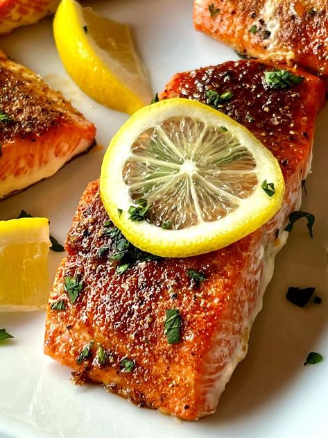 Sweet And Spicy Salmon Rub, Salmon Recipes Baked Dry Rub, Crispy Oven Salmon, Salmon Rubs Easy, Salmon Spice Rub, Salmon Rub Recipe Brown Sugar, Salmon Dry Rub Recipe, Dry Rub Salmon, Salmon Rubs