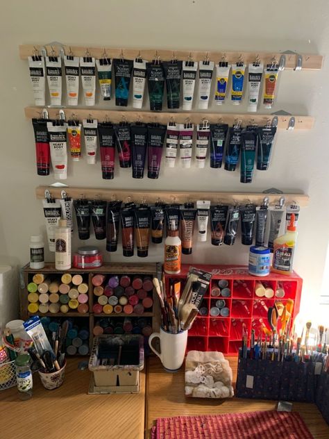 Oil Painting Organization, Art Paint Storage Ideas, Paint Tube Aesthetic, Tube Paint Storage Ideas, Paint Tubes Storage, Art Paint Storage, Paint Set Up, Paint Tube Storage Ideas, Paint Tube Organization