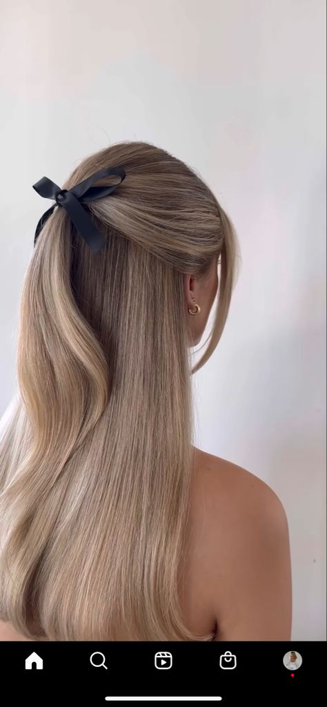 Rich Girl Blonde Hair, Irish Cream Blonde Hair, All Black Outfit Blonde Hair, Blonde On Cool Tone Skin, Blond For Brunettes, Blonde Hair Scandi Hairline, Lived In Blonde With Dimension, Dark Blonde Hair One Color, Creamy Balayage Blonde