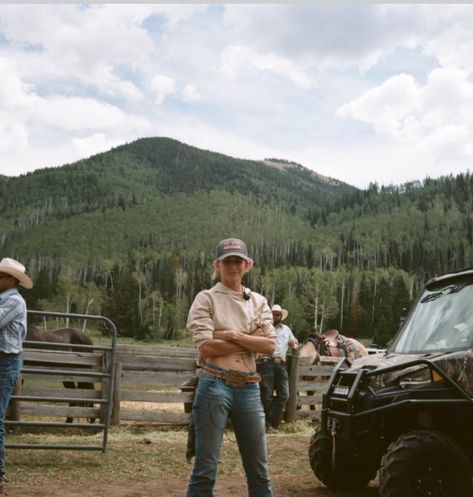 Yellowstone Tv Series Aesthetic, Dude Ranch Aesthetic, Yellowstone Aesthetic Show, Red Neck Aesthetic, 90s Country Aesthetic, Yellowstone Aesthetic, Wyoming Aesthetic, Ranch Outfits, Yellowstone Series