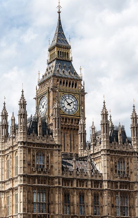 ˚Elizabeth Tower, Palace of Westminster - England Elizabeth Tower, Palace Of Westminster, New Nature Wallpaper, Europe Architecture, Westminster London, Swinging London, Building Photography, Neoclassical Architecture, Big Ben London