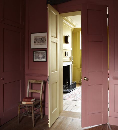 Farrow & Ball: decorating small spaces - The English Home Eating Room Red, Eating Room, Farrow Bal, Farrow And Ball Paint, Living Room Red, Book Room, Farrow And Ball, Red Rooms, Hotel Interiors