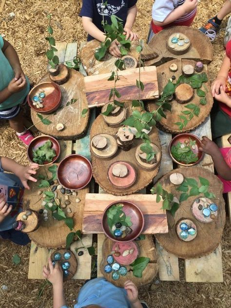 Exploring, creating, and discovering is how we learn! Focusing on creative learning activities for kids! Outdoor Play Space, Outdoor Learning Spaces, Forest School Activities, Reggio Classroom, Outdoor Play Spaces, Nature School, Outdoor Education, Natural Playground, Outdoor Classroom