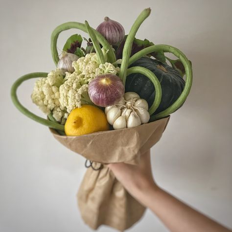 Weird Bouquet, Bouquet Vegetable, Vegetables Bouquet, Cabbage Bouquet, Veggie Bouquet, Table Landscape, Vegetable Bouquet, Food Bouquet, Flower Bouquet Diy