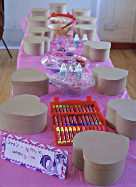 Pony Craft, My Little Pony Birthday Party, Pony Birthday Party, Little Pony Birthday Party, My Little Pony Party, Pamper Party, Birthday Party Crafts, Art Birthday Party, Pony Birthday