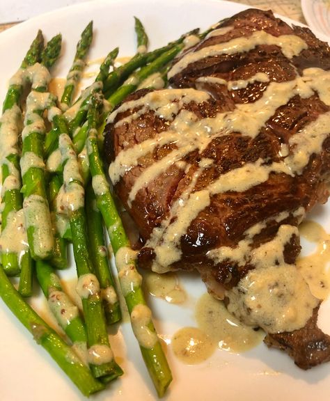 Garlic Butter Steak Sauce, Garlic Sauce For Steak, Steak Cream Sauce, Asparagus Sauce, Butter Cream Sauce, Steak Sauce Recipes, Dinner Favorites, Creamy Garlic Sauce, Garlic Butter Steak