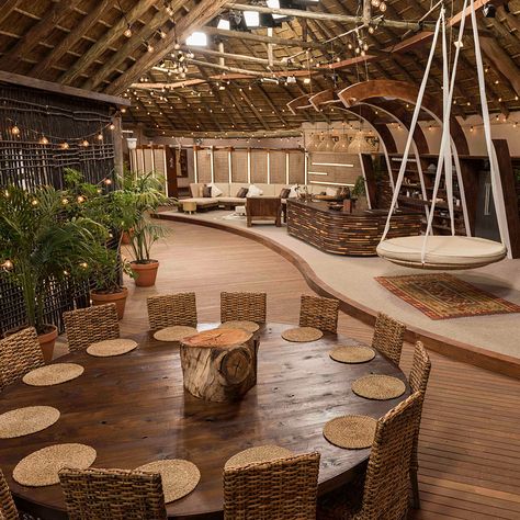 African Lodge Design, Eco Lodge Design, Safari Style Interior, African Aesthetics, African Lodge, African Lodges, Outdoor Restaurant Patio, Rustic Architecture, African Interior Design