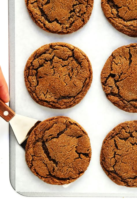 Chewy Ginger Molasses Cookies, Desserts Nutella, Dessert Holiday, Smores Dessert, Ginger Molasses, Preserving Foods, Ginger Molasses Cookies, Gimme Some Oven, Recipes Cookies