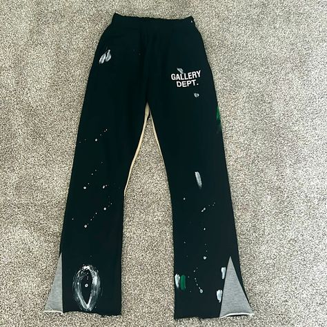 Gallery Dept. Black Flare Sweats. Never Worn. Size Large. Gallery Dept Sweats, Flare Pants Men, Gallery Dept Sweatpants, Gallery Dept Pants, Flare Sweat Pants, Flare Sweats, Sweats Men, Tuff Fits, Sweats Outfit